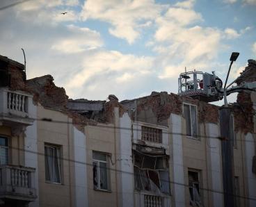 Куди звертатися мешканцям Дніпра, якщо будинок постраждав від ракетного удару: контакти