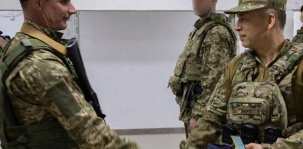 Солдаты с Днепропетровщины получили награды от главнокомандующего и министра обороны: какие именно
