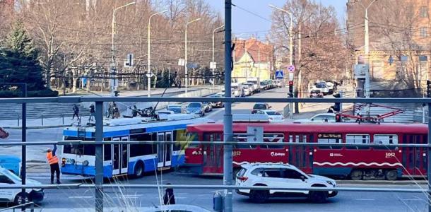 В Днепре закроют движение по перекрестку с просп. Леси Украины: как будет ездить транспорт