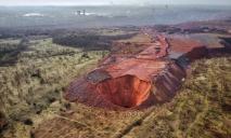 Марсианский «кратер» в Кривом Роге: появились удивительные фото гигантской пропасти на месте рудника
