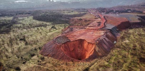 Марсианский «кратер» в Кривом Роге: появились удивительные фото гигантской пропасти на месте рудника