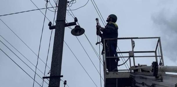 Энергетики вернут свет для 15 тысяч семей на Днепропетровщине до конца дня