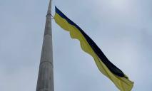 У Дніпрі знову буревій пошкодив один із найбільших прапорів України