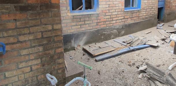 По Синельниковскому району ударили ракетой: разрушены частные дома