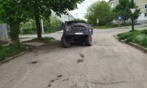 “Застрягла в текстурах”: у Павлограді вантажівка заповнена вугіллям пішла під землю