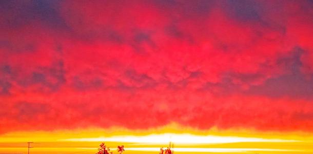 Метеорологи объяснили, почему жители Днепра и области накануне видели «кровавый» закат