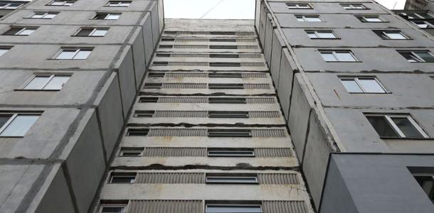 В Днепре на Донецком шоссе мужчина сорвался из окна 8-го этажа