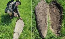 У Дніпровському районі археологи знайшли кам’яну стелу, якій понад 3 тисячі років
