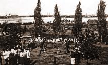 Як грали у шахи у парку Шевченка у Дніпрі майже 100 років тому: унікальне фото величезних фігур