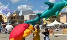 Летучая акула из Днепра удивила людей на фестивале в Италии (ВИДЕО)