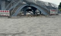 У Дніпрі частково відкрили сходи пішохідного мосту на Монастирський острів