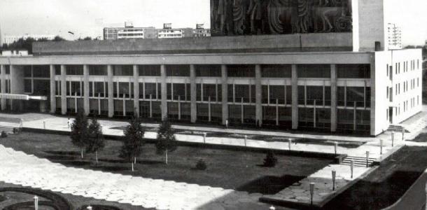 Как почти 50 лет назад в Днепре выглядел ДК Металлургов: огромное панно с рабочими и зал для дискотек