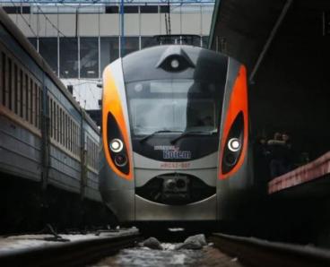 Потяг з Дніпра до Києва один із трьох найпопулярніших маршрутів в Україні з початку року