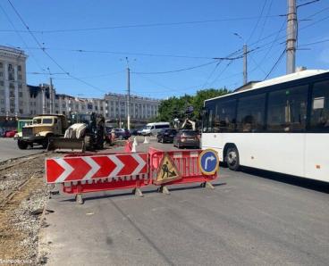У Дніпрі триває ремонт трамвайних колій біля Вокзальної площі: коли відновлять рух транспорту