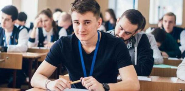 Студенты-мужчины из Днепра могут выезжать за границу: при каких условиях