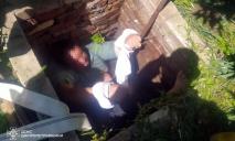 На Дніпропетровщині чоловік впав у глибоку яму з водою