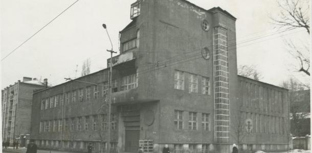 Было украшено большими часами: как раньше выглядело футкристическое здание АТС в Днепре (ФОТО)