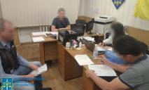 На Днепропетровщине чиновник, зарабатывавший на аренде госимущества, погорел на взятке