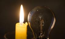 Заряджайте телефони та павербанки: сьогодні деяким жителям Дніпра вимкнуть світло на 12 годин