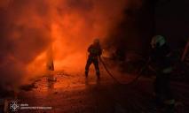 В Днепре на территории предприятия вспыхнул масштабный пожар: подробности от ГСЧС (ФОТО)