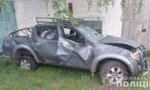 На Дніпропетровщині двоє друзів вкрали авто, яке їм дали на ремонт і перекинулися на ньому у полі