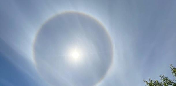 В небе над Днепром зафиксировали интересное оптическое явление (ФОТО)