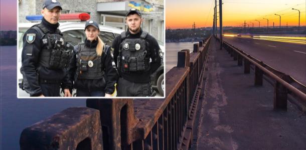 В Днепре в последний момент спасли мужчину, который хотел прыгнуть с моста