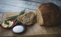 У МОЗ заявили, що українці зловживають сіллю: причина – хліб