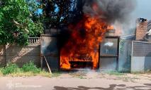 На Дніпропетровщині вщент вигорів гараж з легковиком всередині