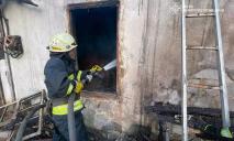 В Днепре в Самарском районе горел дом: пострадал мужчина