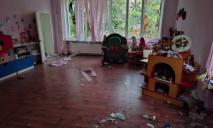 Изуродованные окна и детские игрушки: в результате атаки на Днепропетровщину повреждены детсад и лицей