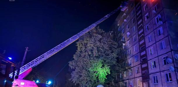 На Днепропетровщине пожарные спасли женщину из горящей квартиры