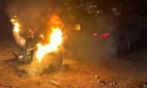 В Днепре в Самарском районе горел автомобиль военного: что известно