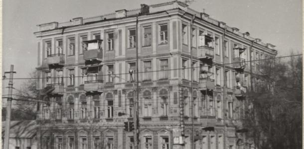 Из коммуналки в бизнес-центр: как выглядел один из самых старых доходных домов в центре Днепра почти 50 лет назад