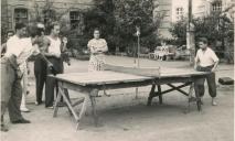 Привет из 50-х: как выглядели столы для тенниса и домино во дворах Днепра
