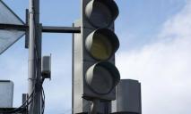 Будьте уважні на дорогах: у Дніпрі через екстрені відключення світла не працює майже половина світлофорів