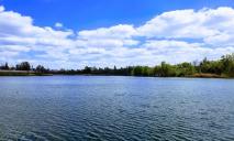 Постоянно пахнет фекалиями: днепряне боятся купаться в озере Котлован