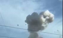 Атака на Дніпро: потужні вибухи потрапили на відео