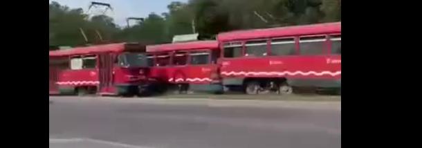 В Днепре на проспекте Богдана Хмельницкого столкнулись трамваи