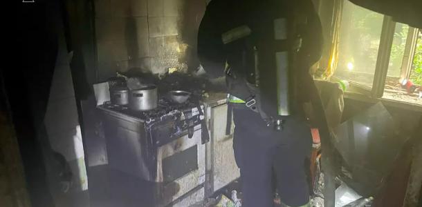 В Днепре на улице Новоорловской пожарные спасли мужчину
