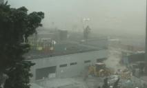 Некоторые районы Днепра вдруг накрыло пылевой бурей, а затем подмочило неожиданным дождем (ВИДЕО)