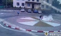 На Київщині жінка підпалила себе біля будівлі суду