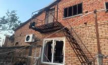 Изуродованный дом и хозяйственные постройки: вечером враг атаковал Днепропетровщину