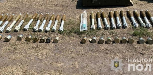 Дымовые шашки, взрывные устройства и тысячи патронов: на Днепропетровщине у мужчины обнаружили арсенал боеприпасов