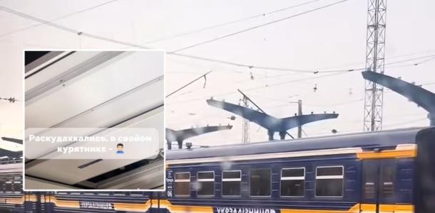 «Раскудахкались в своем курятнике»: в поезде из Днепра произошел скандал из-за мужчины в женском купе