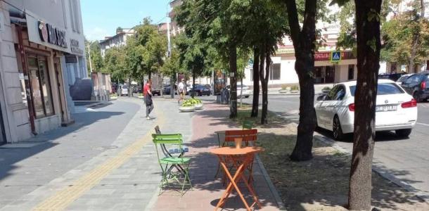 В Днепре велодорожки превратили в кафе и базары