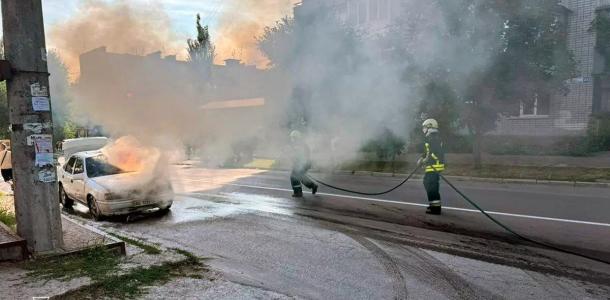 В Днепропетровской области во время движения загорелся автомобиль