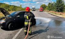 На Дніпропетровщині на автошляху зіткнулися дві автівки: постраждала жінка