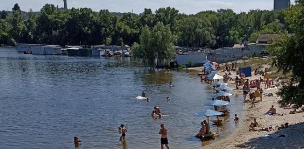 Фекальное загрязнение реки зашкаливает: на Днепропетровщине строго-настрого запретили вход на один из пляжей