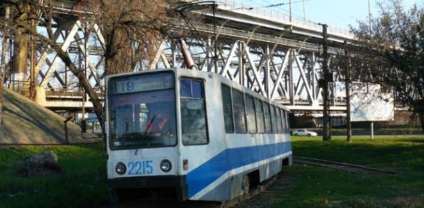 В Днепре в трамвае мужчина сексуально домогался пассажирку